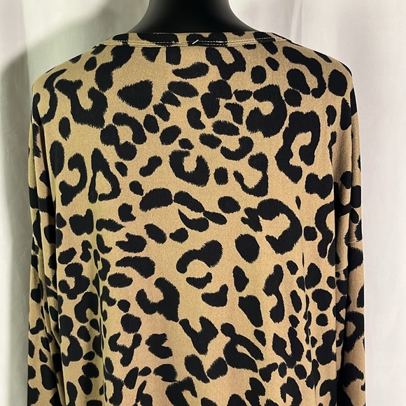 🛍 6 for $35 • NWT HEIMISH USA Animal Print Oh So Soft Knit V-Neck Lounge Top - Picture 10 of 16